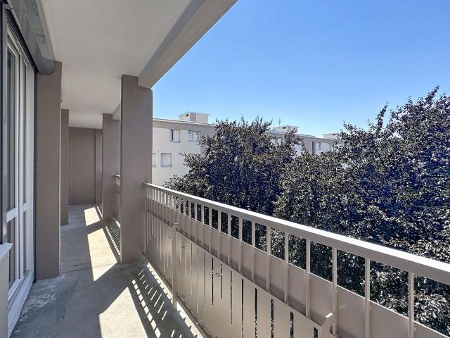 Location appartement, 64.69 m² T 3 à Oullins, 1 160 €