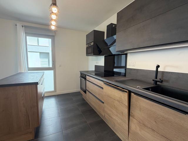 Location appartement, 64.88 m² T 3 à Brignais, 1 150 €
