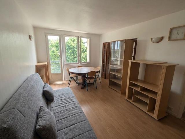 Location appartement, 66.3 m² T 4 à Ris Orangis, 1 100 €