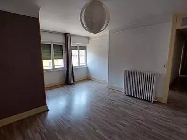 location appartement, 68.0 m² au dernier étage