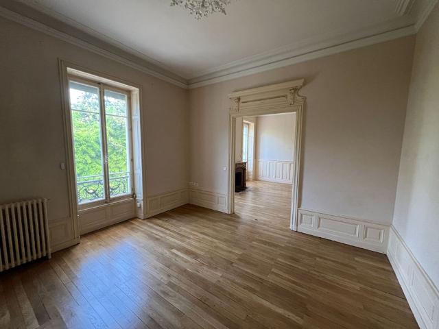 Location Appartement 6 pièces 150m²
