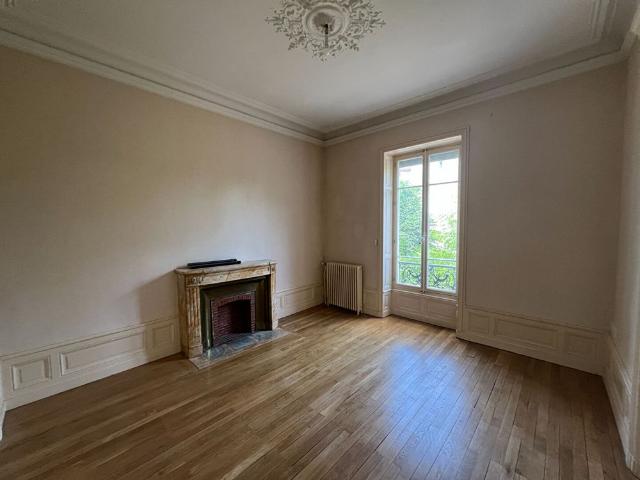 Location Appartement 6 pièces 150m²
