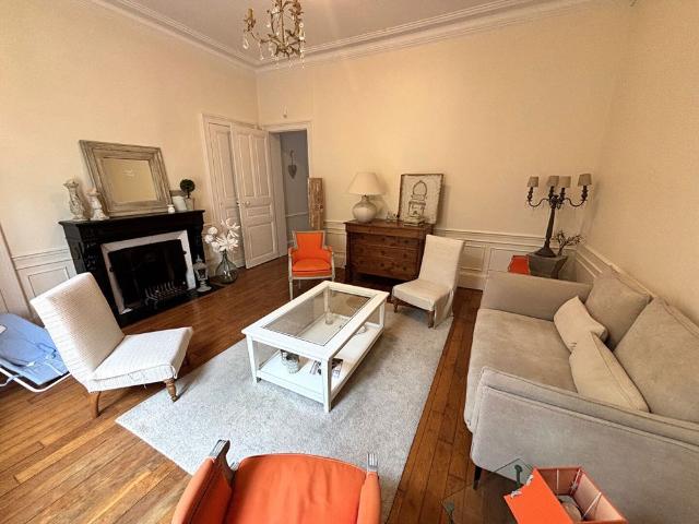 Location Appartement 6 pièces 151m²