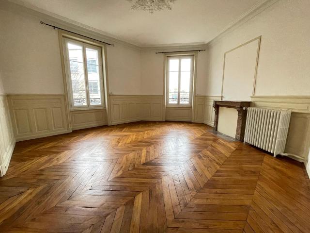 Location Appartement 6 pièces 157m² CLERMONT FERRAND 63000