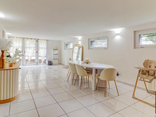 Location Appartement 6 pièces 160 m2 à Charly