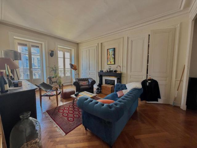 Location Appartement 6 pièces 160m² LYON 6ème