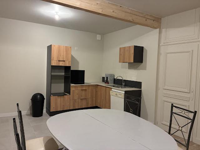 Location Appartement 6 pièces 166 m2 Savigny