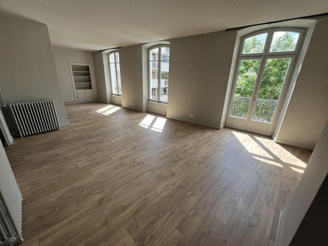 Location Appartement 6 pièces 177m² CLERMONT FERRAND 63000