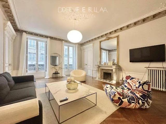 Location Appartement 6 pièces 200 m2 Paris 8ème