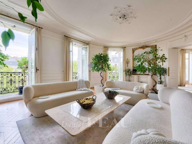 Location appartement 6 pièces Paris 8e 75