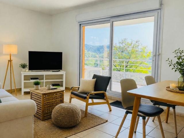 Location appartement, 74.13 m² T 3 à Grasse, 1 200 €