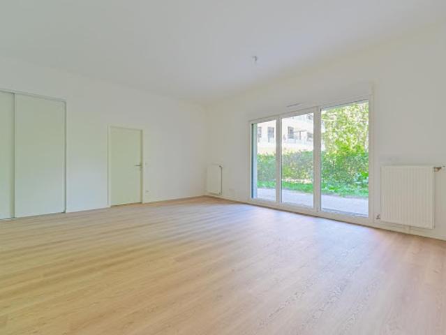 Location Appartement 7 pièces 120 m2 Colombes