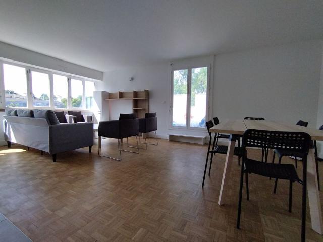 Location appartement 7 pièces, 122.00m², Évry Courcouronnes