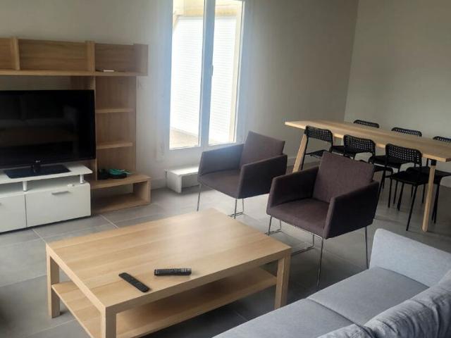 Location appartement 7 pièces, 122.00m², Évry Courcouronnes