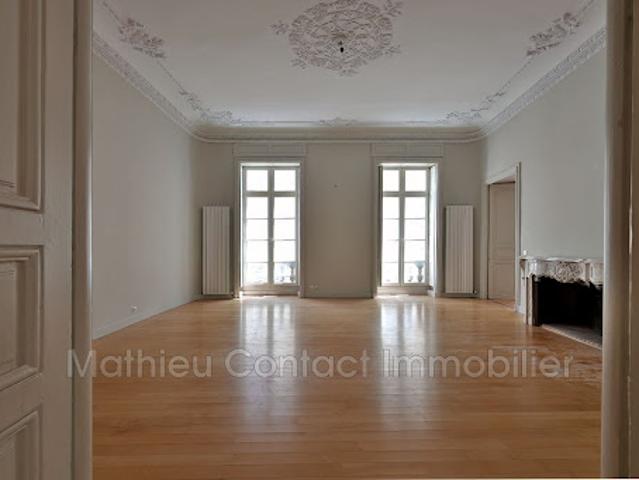Location Appartement 7 pièces 185.85 m2 Nimes