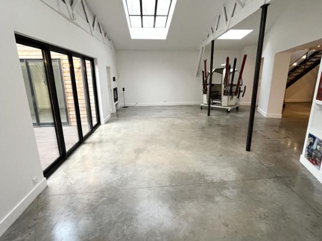 Location Appartement 7 pièces 214m² LYON 9ème
