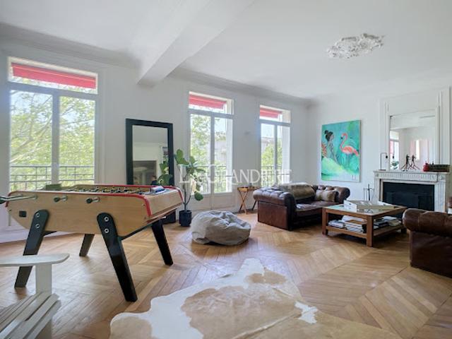 Location Appartement 7 pièces 223 m2 Paris 16ème
