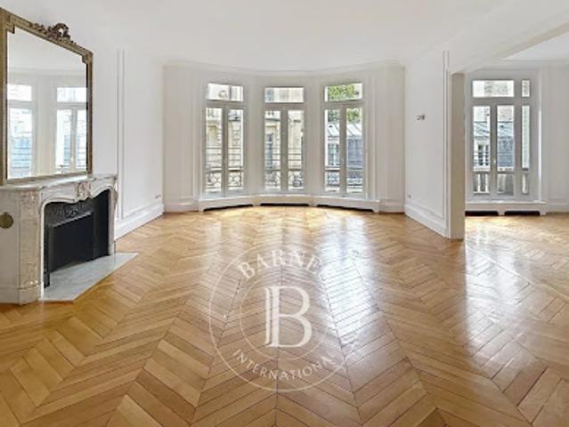 Location Appartement 7 pièces 276.02 m2 Paris 16ème