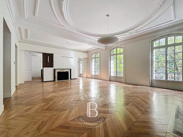 Location Appartement 7 pièces 298.6 m2 Paris 16ème