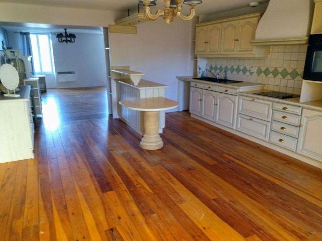Location appartement 7 pièces Fenioux 79