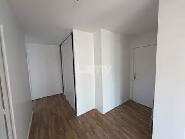 location appartement, 85.6 m² au dernier étage parking