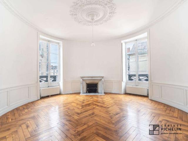 Location appartement 8 pièces Nantes Centre Ville 44