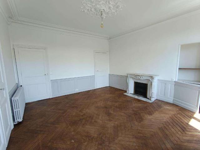 Location appartement 8 pièces Nantes Saint Clément Jardin des plantes 44