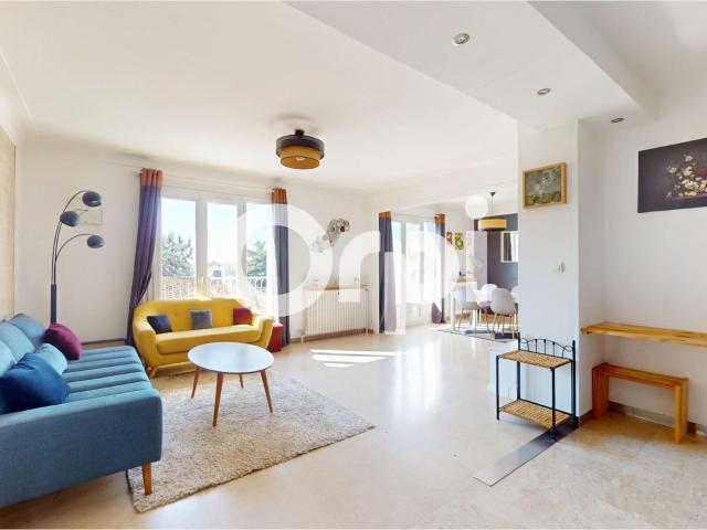 Location appartement, 98.63 m² T 4 à Bron, 1 450 €