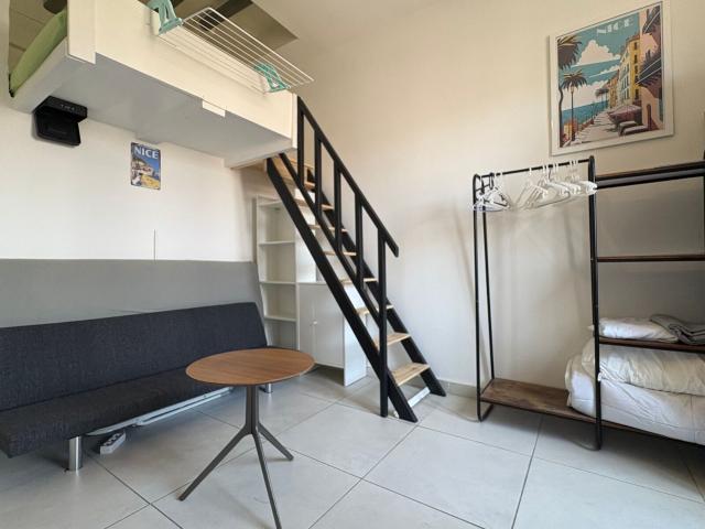 Location appartement, 13.3 m² T 1 à Nice, 720 €