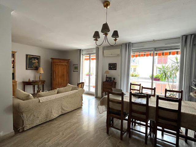 Location Appartement 103 m2 Nimes