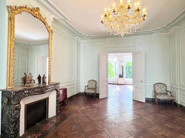 Location Appartement 10 pièces 220 m2 Paris 5ème