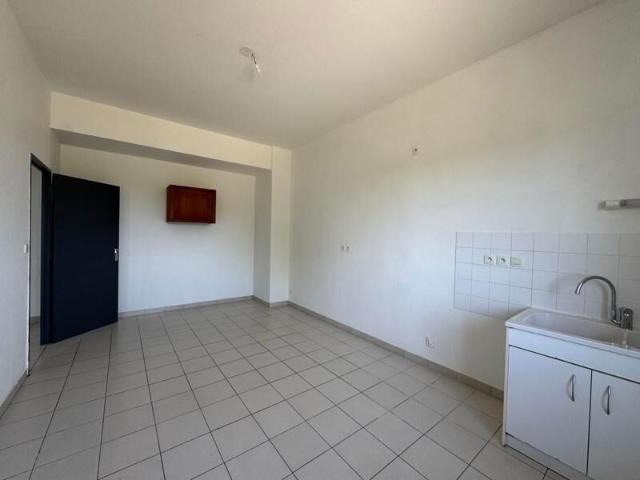 Location Appartement 124 m² à Neuville les Dames 760 ¤ CC /mois