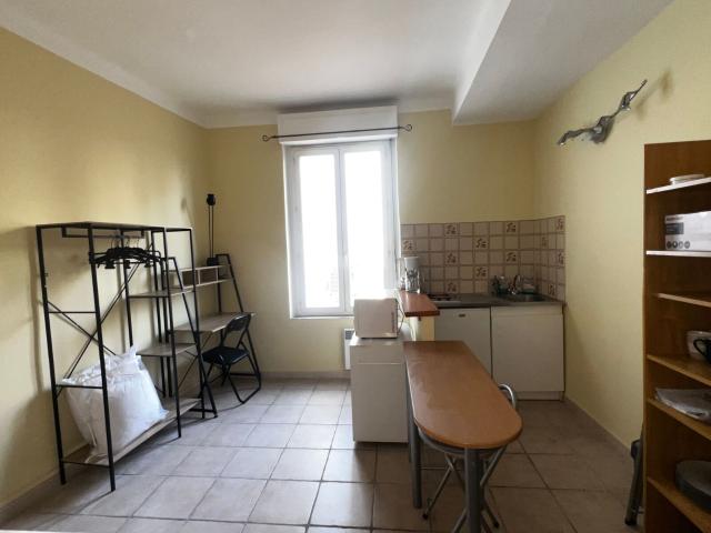 Location appartement, 17.42 m² T 1 à Nîmes, 415 €