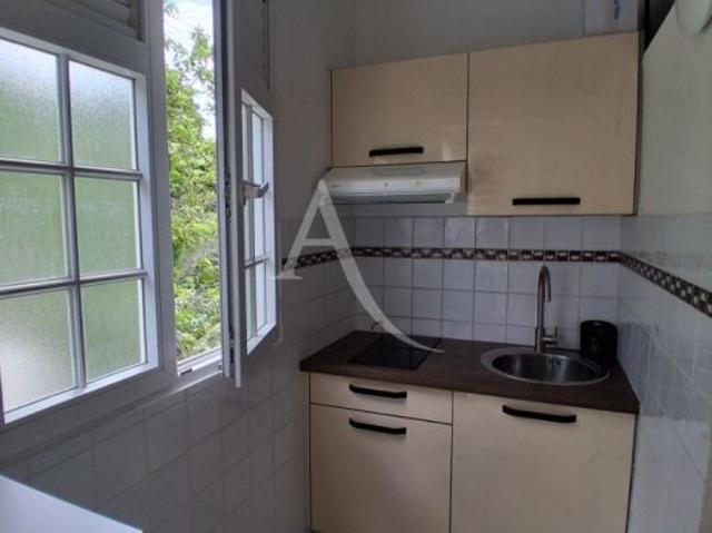 Location Appartement 14.9m² 1 pièce Fort de france