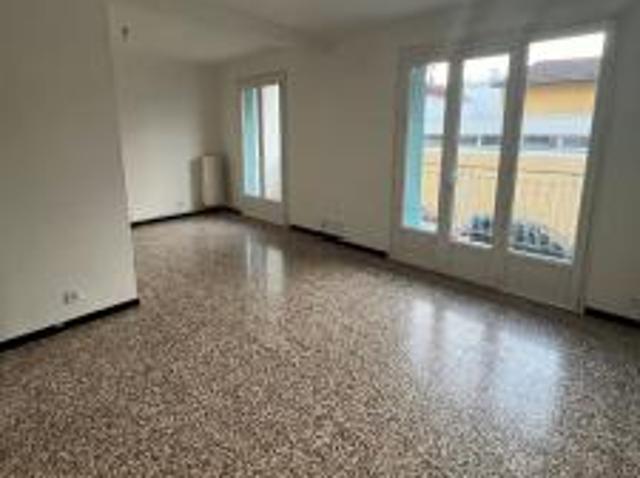 location appartement 151 rue tour de l' evêque 3 pièces 67 m2 gard 30900 739 €