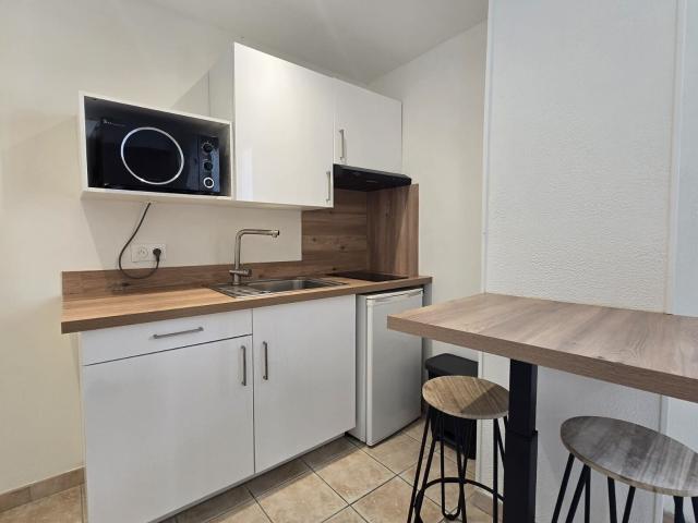 Location appartement, 18.2 m² T 1 à Eyguières, 477 €