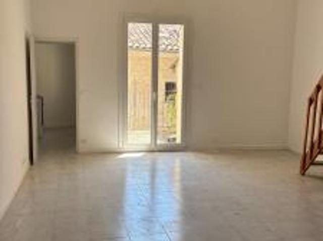 location appartement 18 rue curaterie 3 pièces 66 m2 gard 30900 755 €