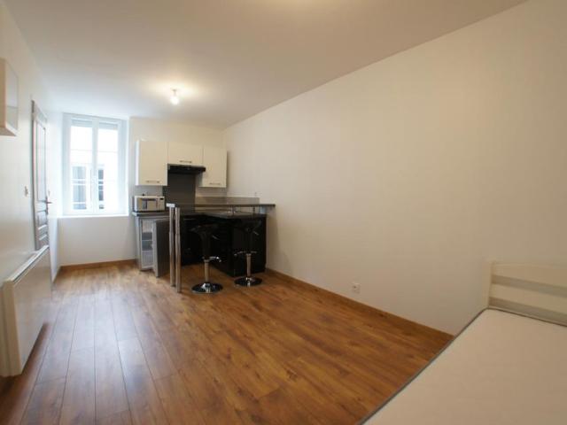 Location Appartement 1 pièce Meublé 17m² ANGERS 49000