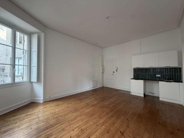 Location appartement 1 pièce Nantes Centre Ville 44
