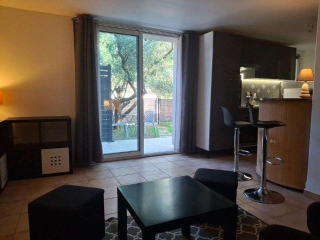 Location appartement 1 pièce Néoules 83