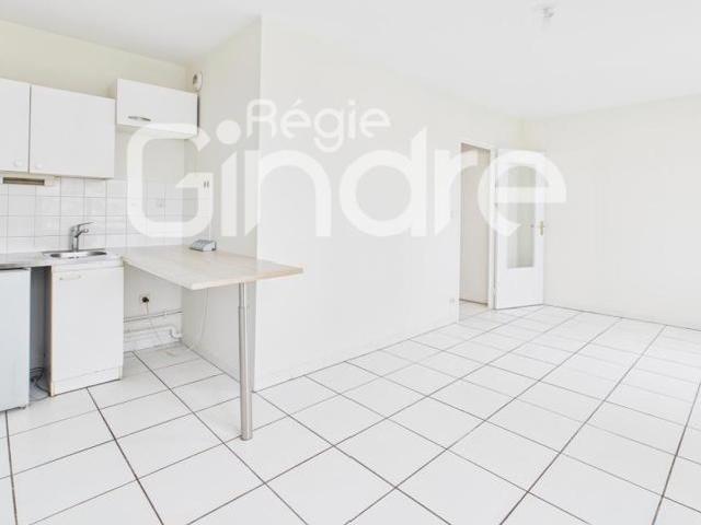 Location Appartement 1 pièce + cuisine 25 m² 670 /mois