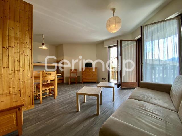 Location Appartement 1 pièce + cuisine 38 m² 810 €/mois