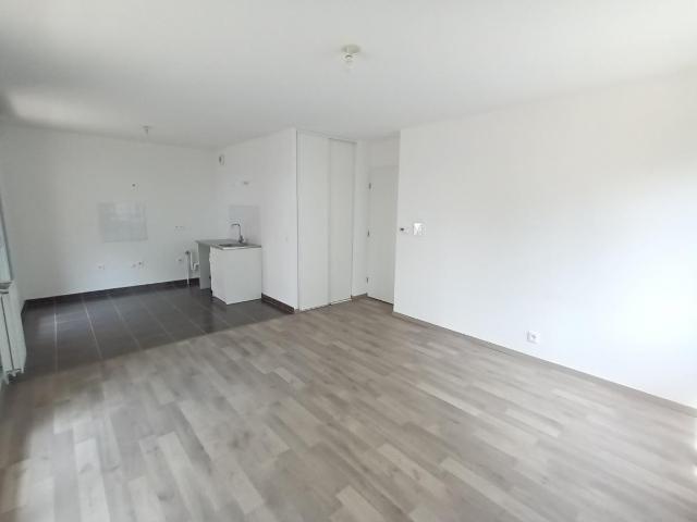 Location appartement 1 pièce ERAGNY 29m² à 637.70€/mois CDC Habitat