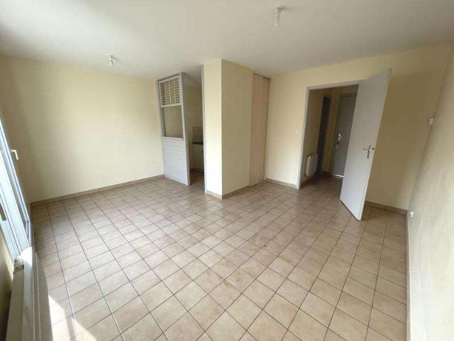 Location appartement 1 pièce La Roche Sur Yon Centre Ville 85