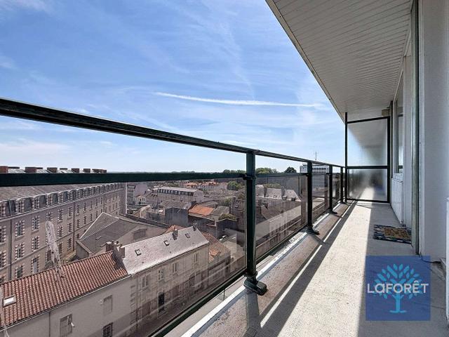 Location appartement 1 pièce La Roche Sur Yon Centre Ville 85