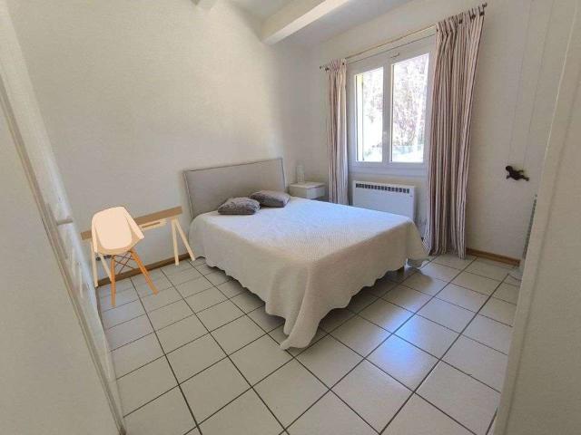 Location appartement 1 pièce Lambesc 13