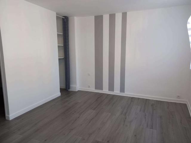 Location appartement 1 pièce Laval Hilard 53