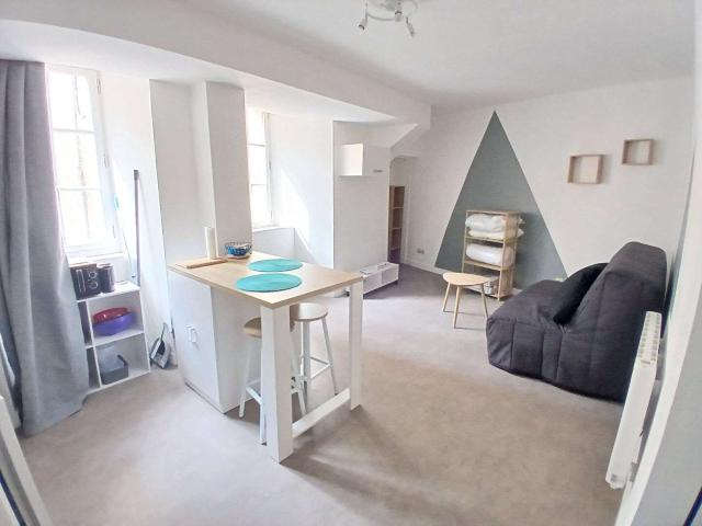 Location appartement 1 pièce Laval 53
