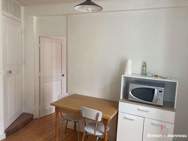 Location appartement 1 pièce Laval 53