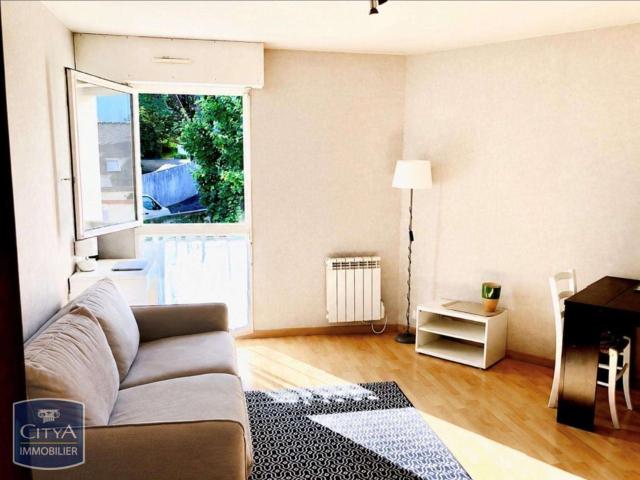 Location appartement 1 pièce Laval 53
